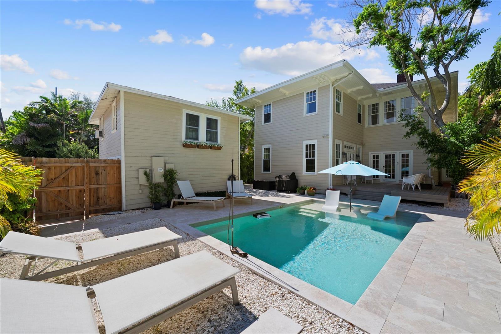 WEST NEW SUBURB BEAUTIFUL - Residential