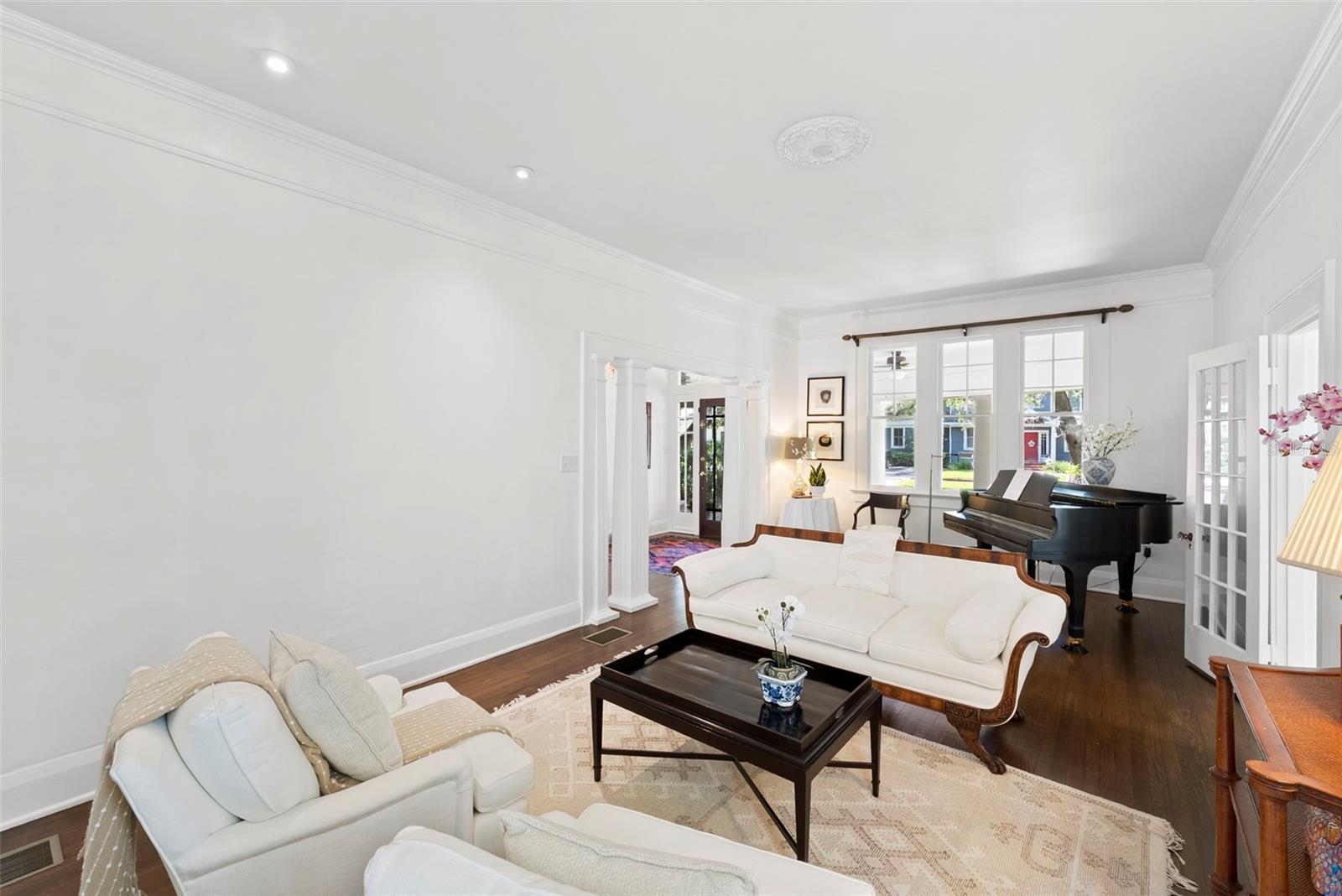 WEST NEW SUBURB BEAUTIFUL - Residential