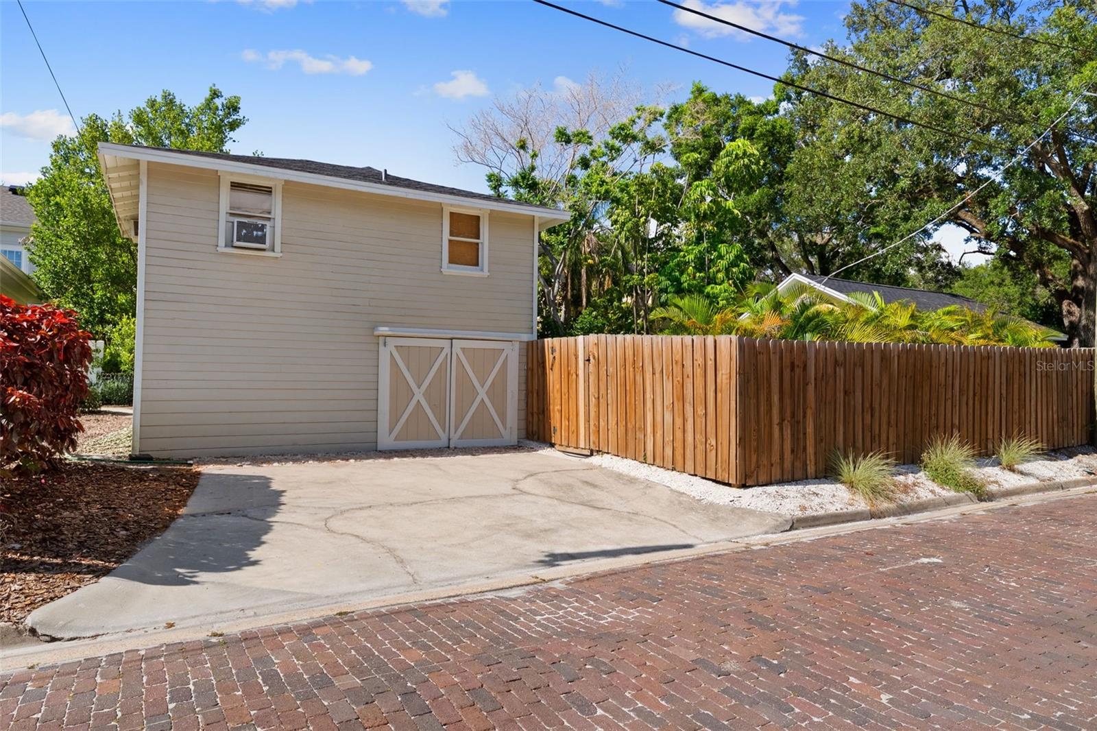 WEST NEW SUBURB BEAUTIFUL - Residential