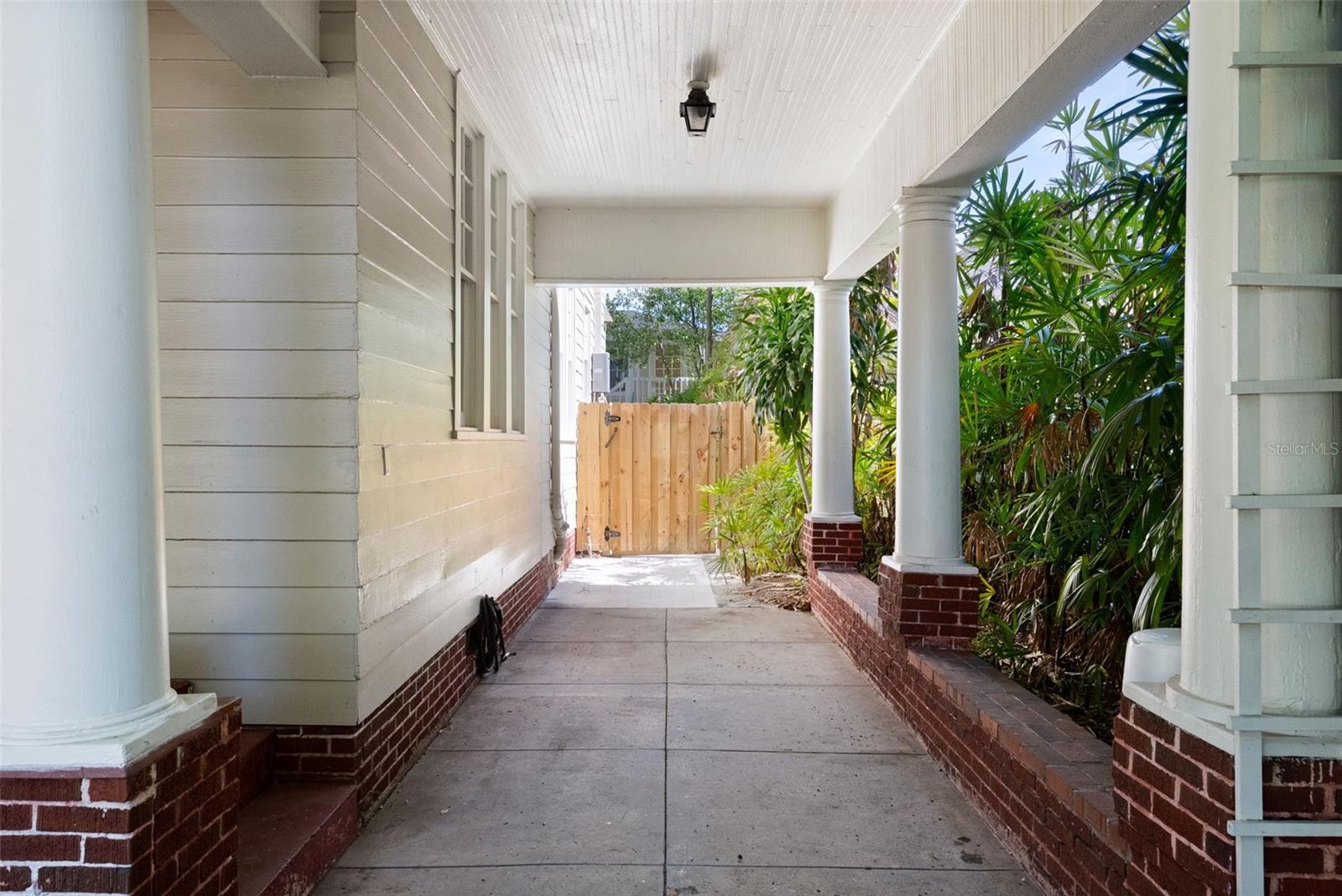 WEST NEW SUBURB BEAUTIFUL - Residential
