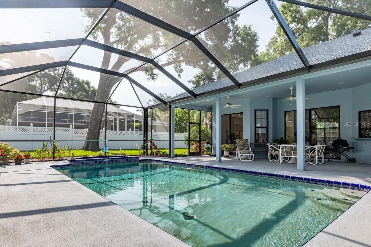 STONE HOLLOW - Residential