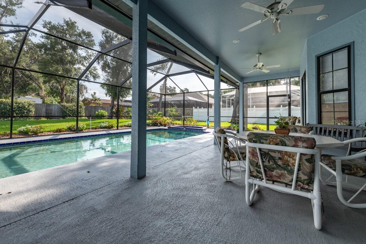 STONE HOLLOW - Residential