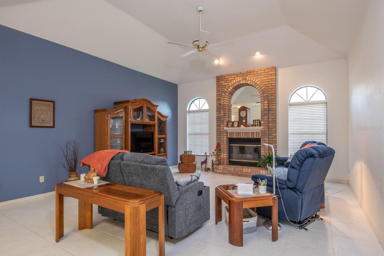 STONE HOLLOW - Residential
