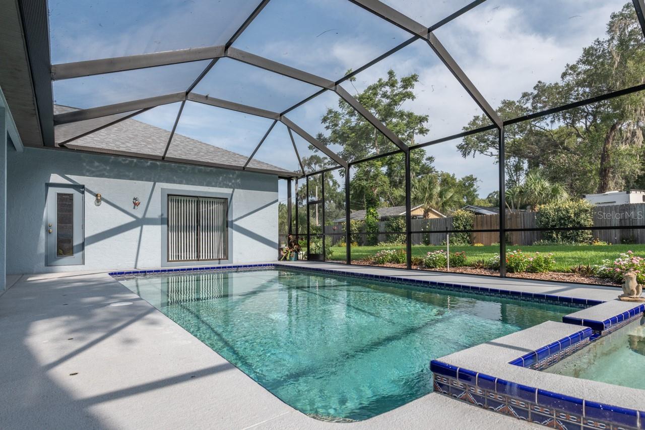 STONE HOLLOW - Residential