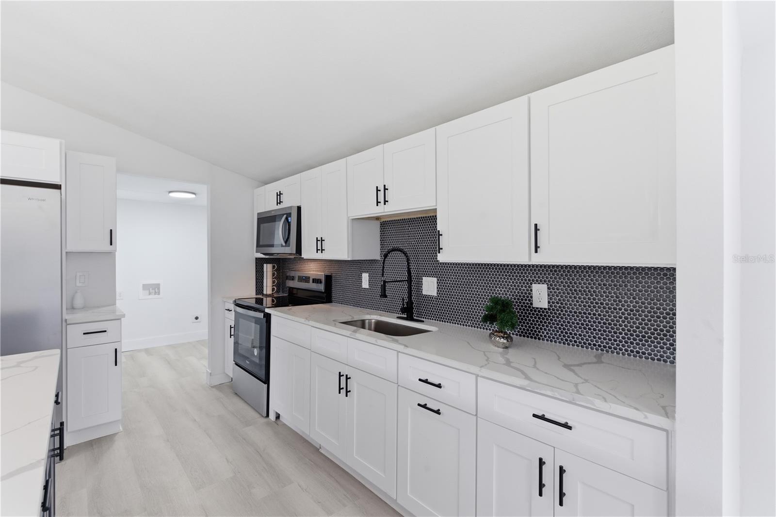 LEISURE HILLS - Residential