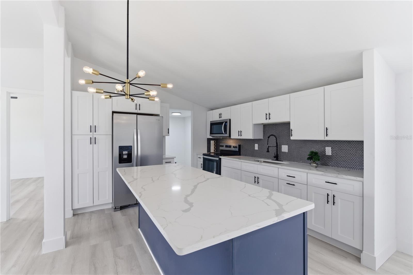 LEISURE HILLS - Residential