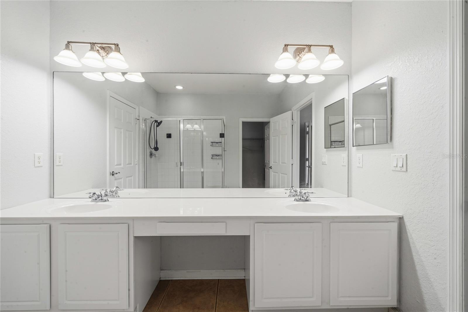 CARRIAGE HOMES AT DUNWOODY COMMONS A CONDO - Residential
