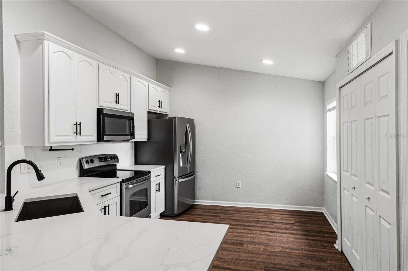 CARRIAGE HOMES AT DUNWOODY COMMONS A CONDO - Residential