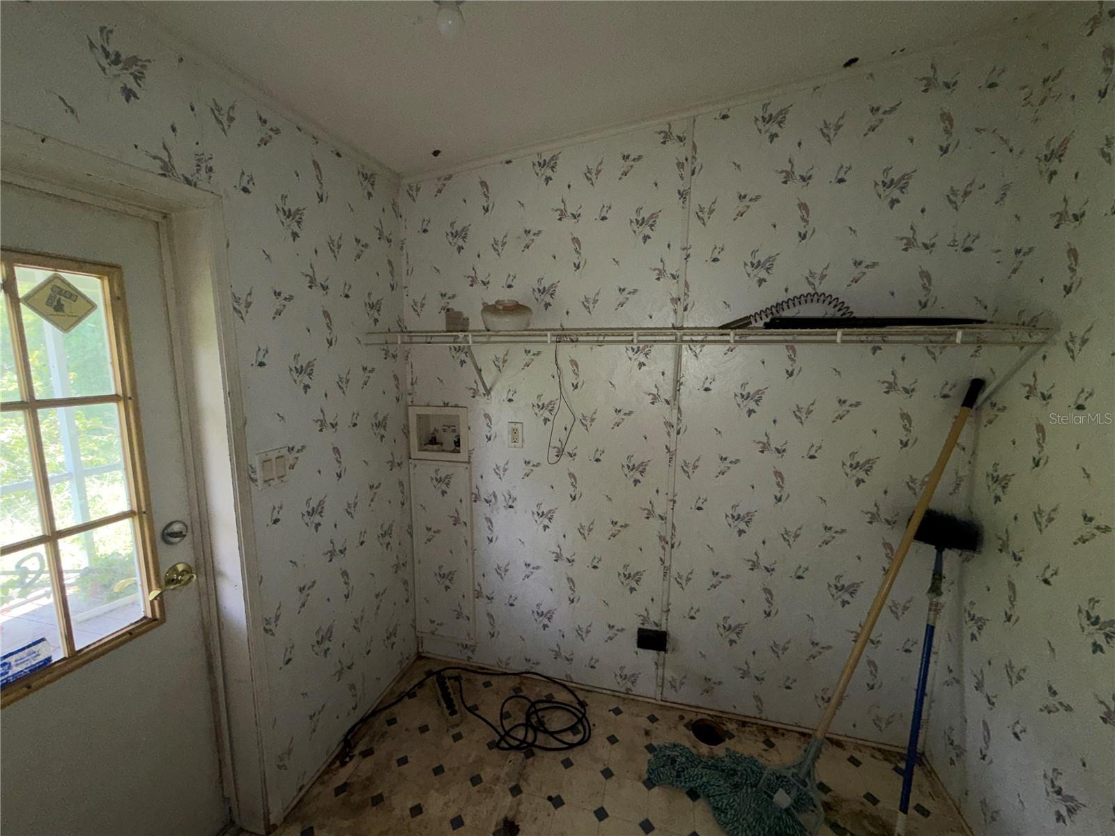 TROPICAL ACRES AREA - Residential