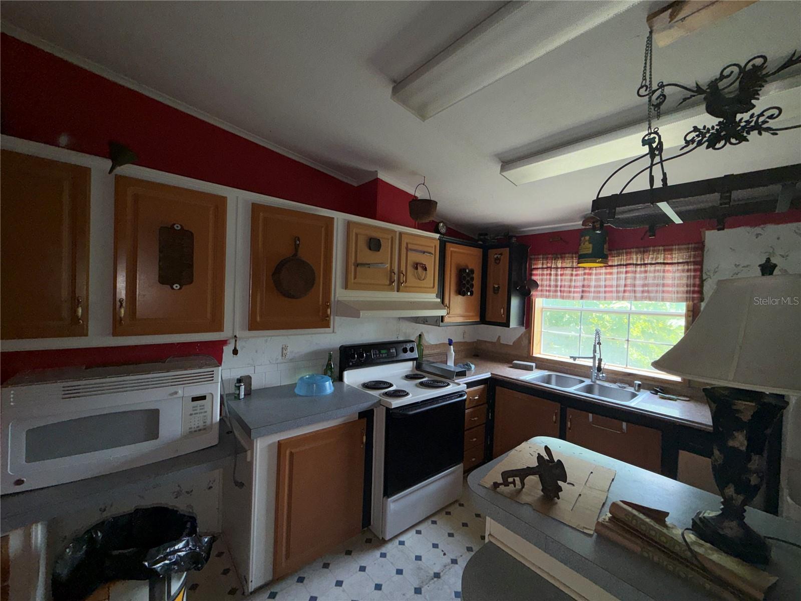 TROPICAL ACRES AREA - Residential
