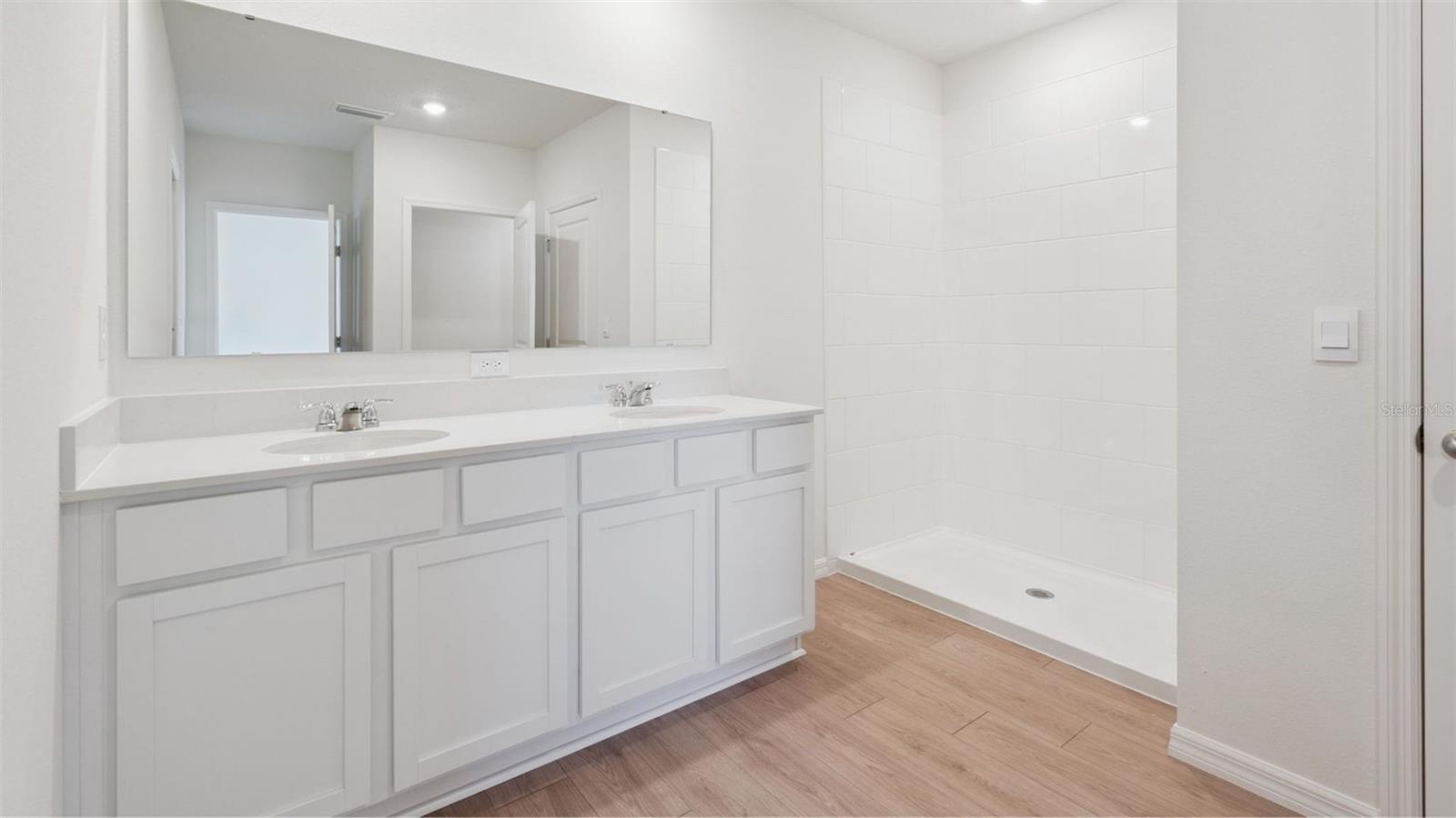 AVALON WOODS - Residential