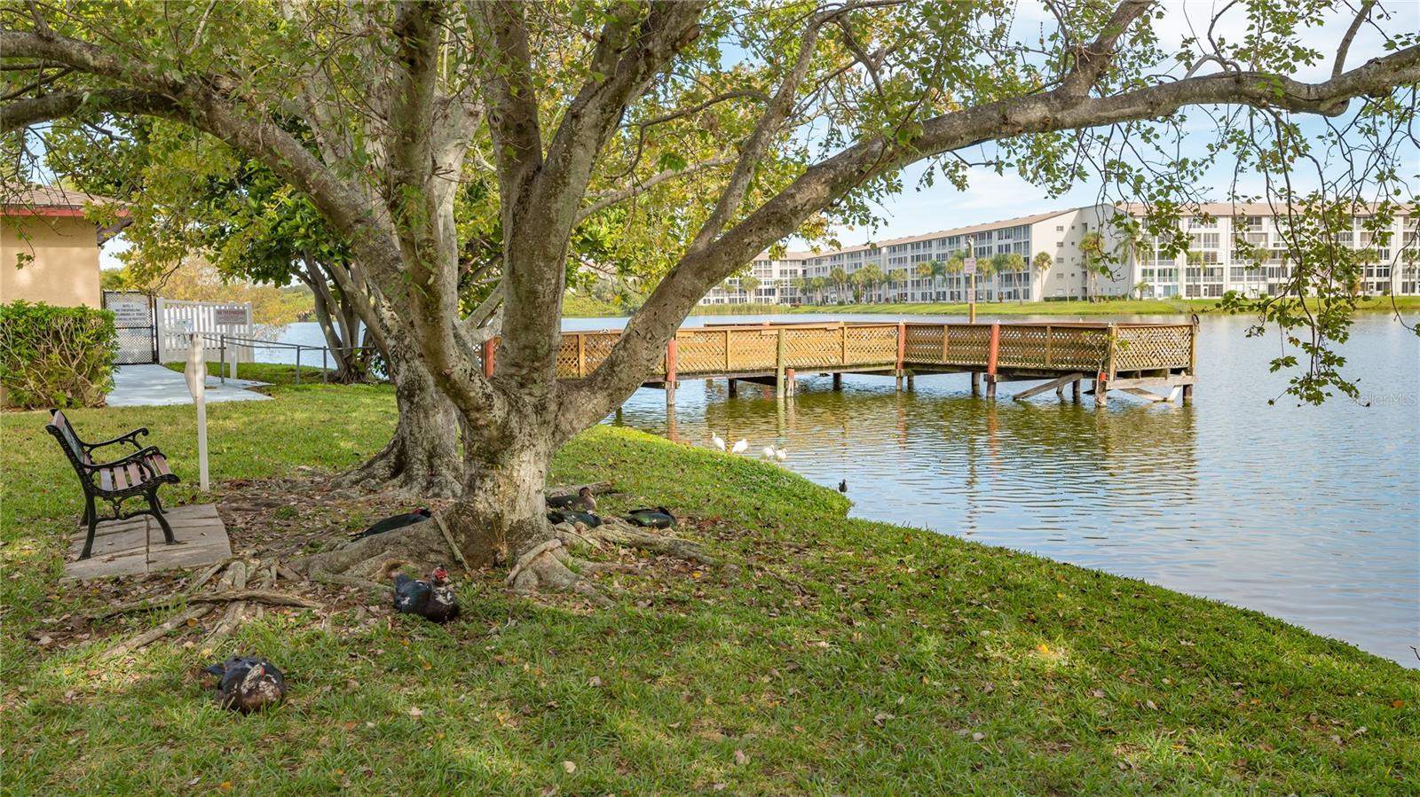 BAYSHORE ON THE LAKE APTS SEC 3 - Residential