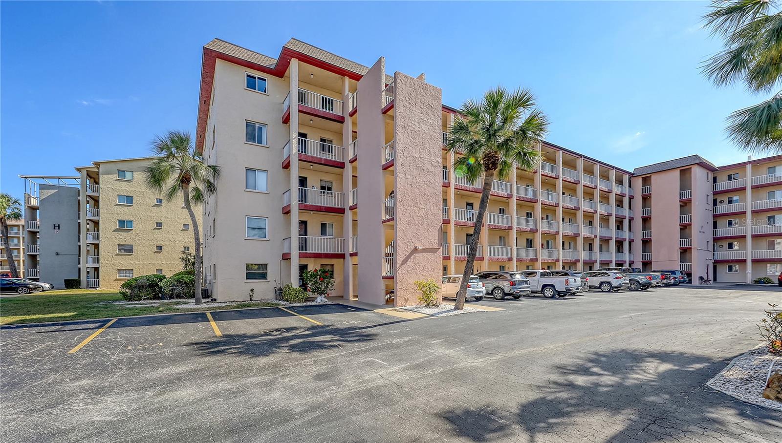 BAYSHORE ON THE LAKE APTS SEC 3 - Residential