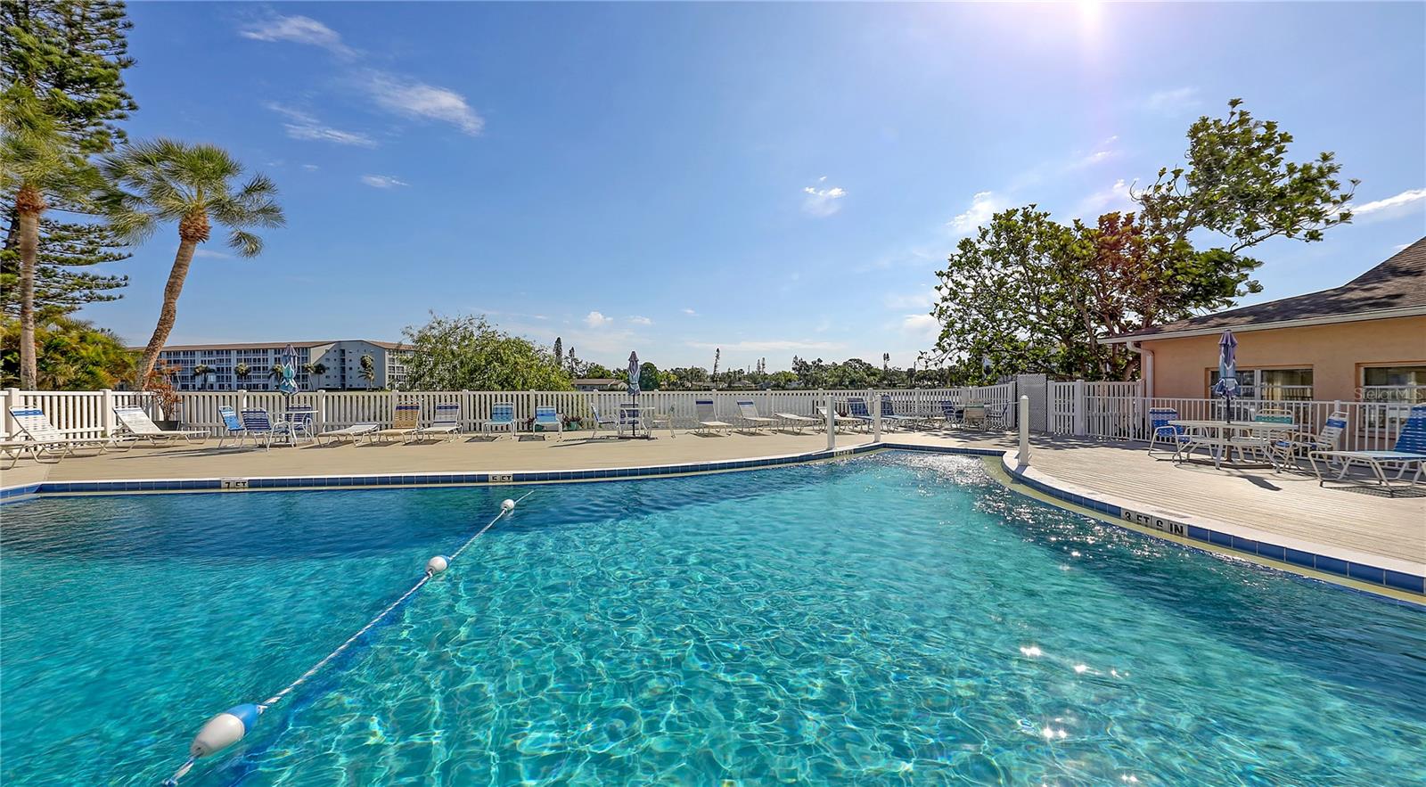 BAYSHORE ON THE LAKE APTS SEC 3 - Residential