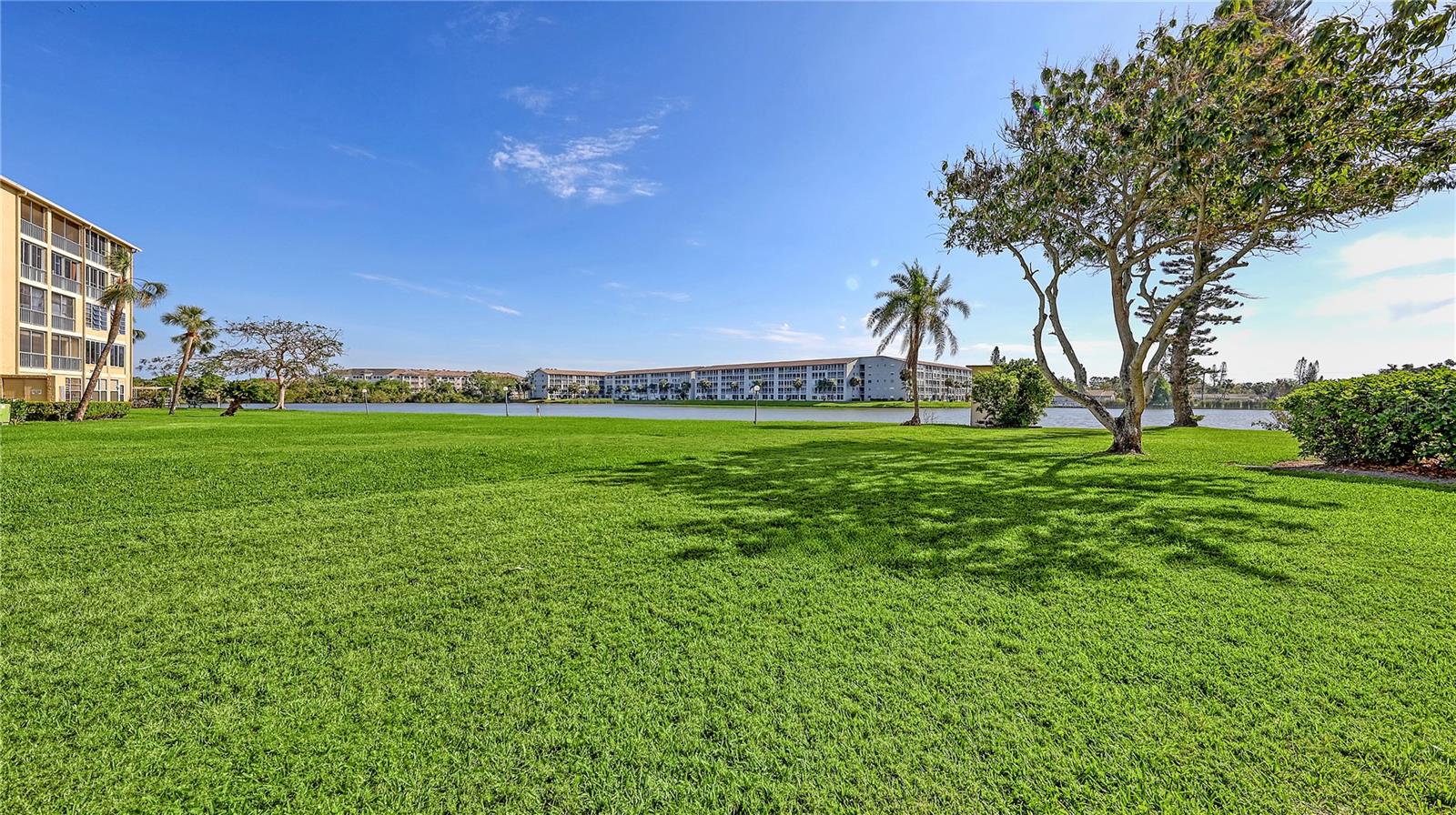 BAYSHORE ON THE LAKE APTS SEC 3 - Residential