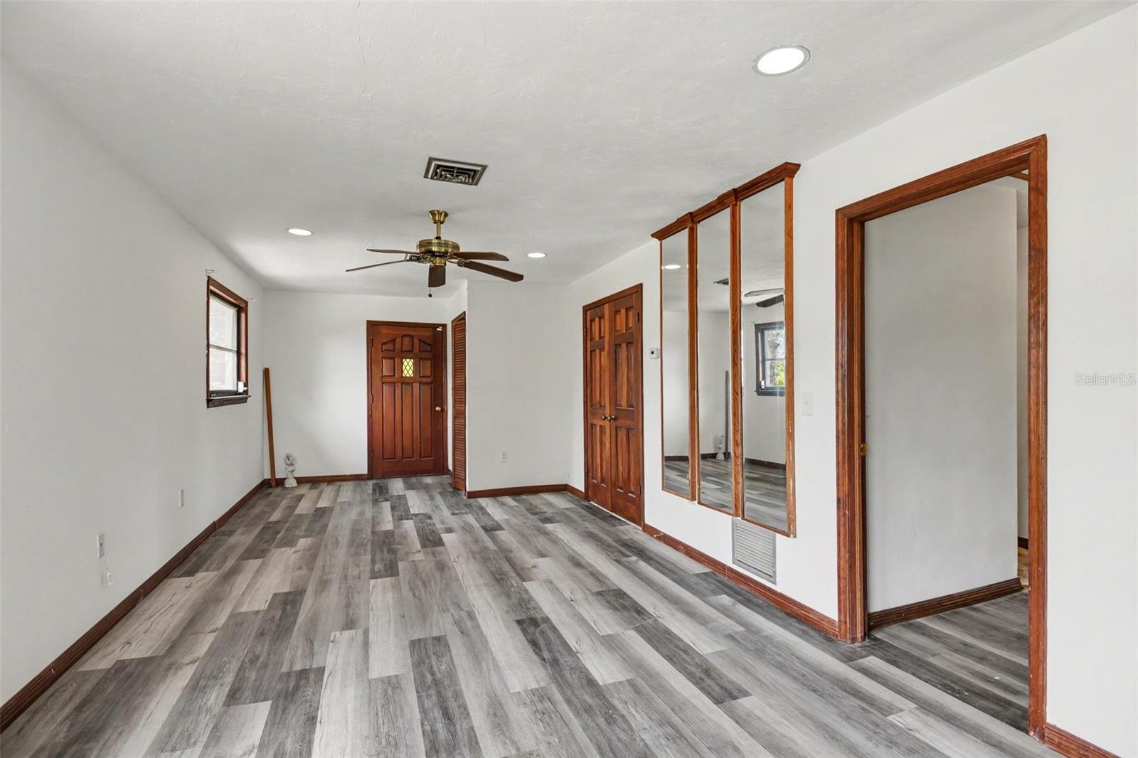 N ENGLEWOOD REP - Residential