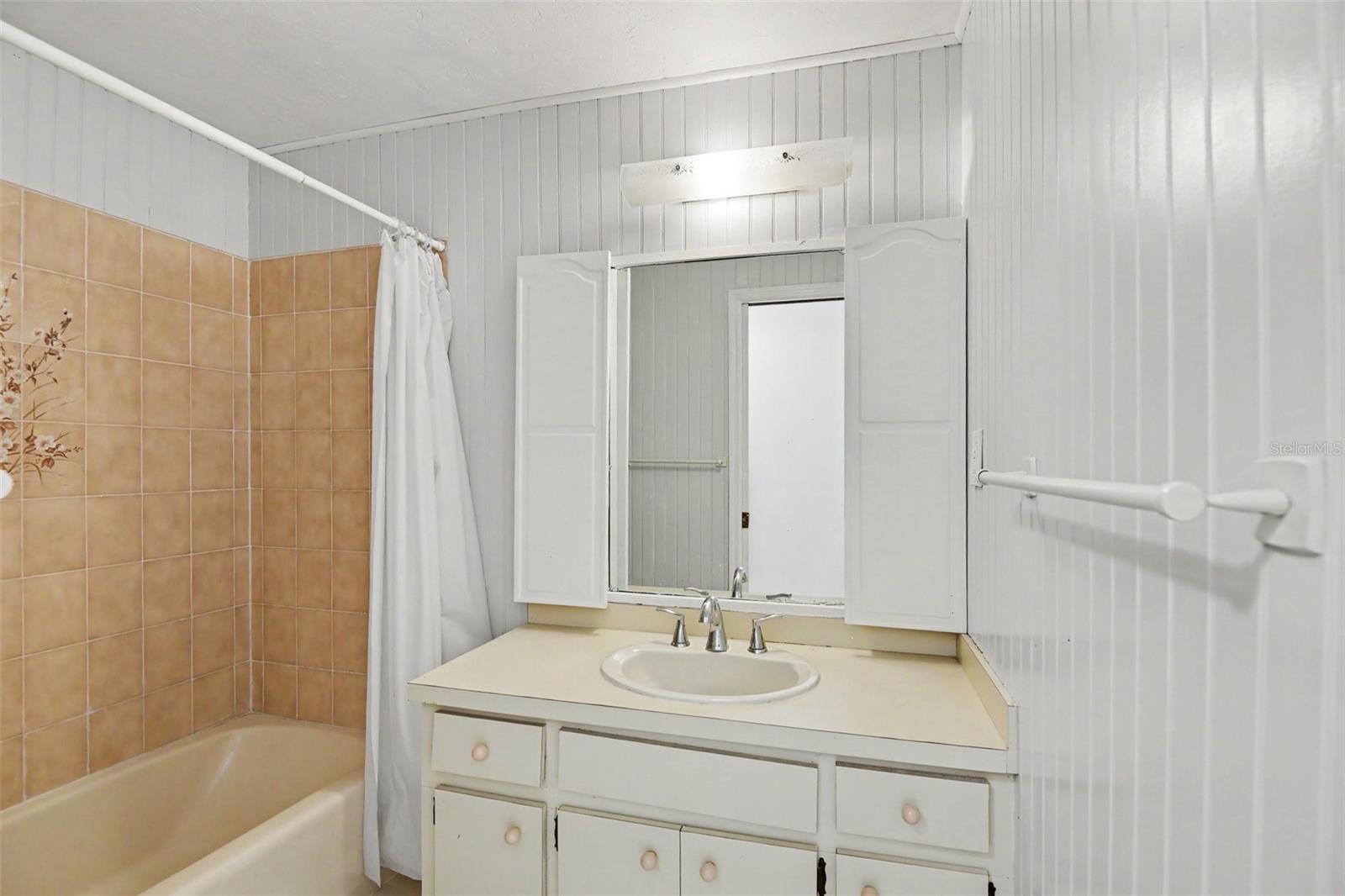 N ENGLEWOOD REP - Residential