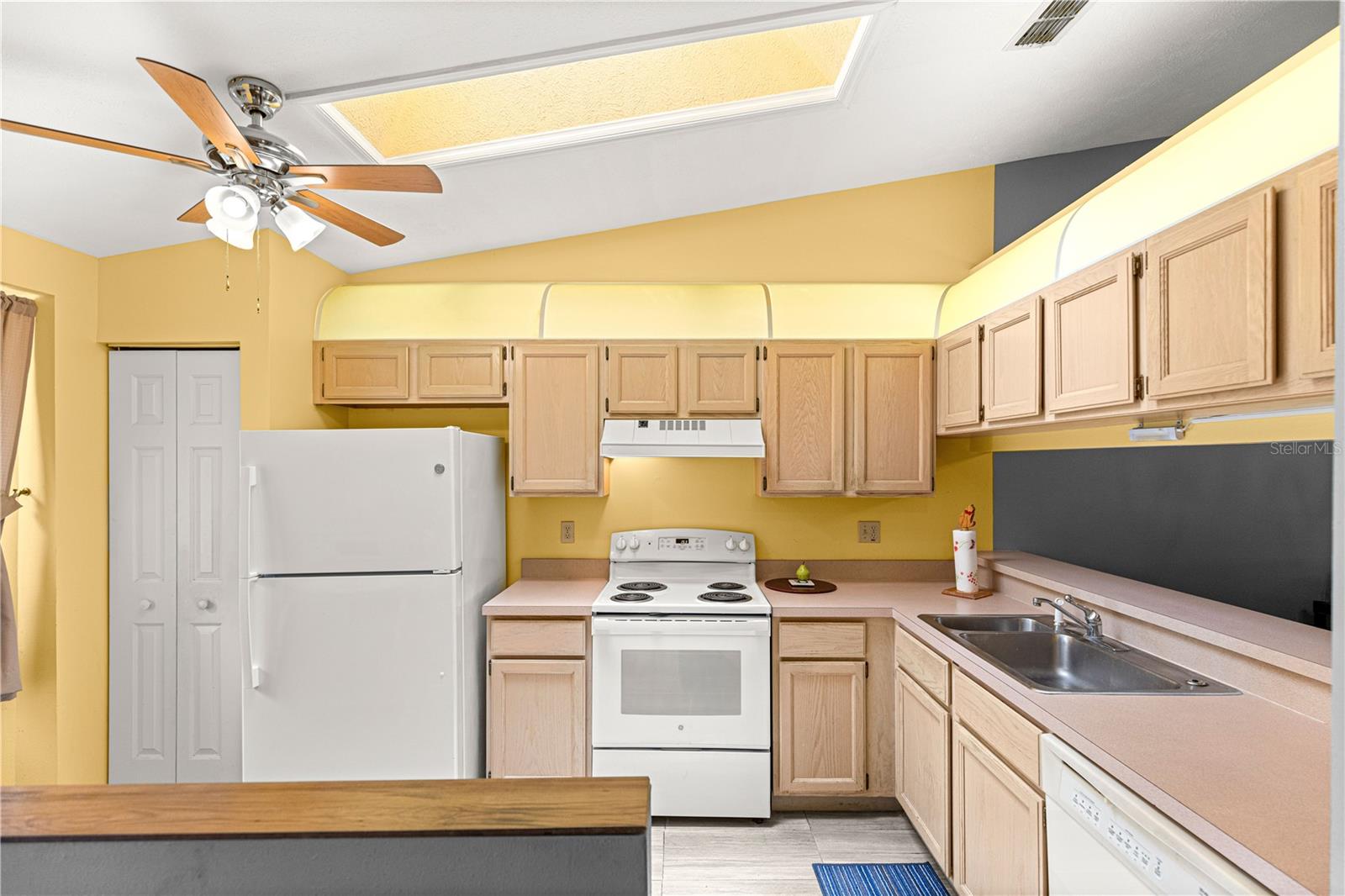 OAK TRACE VILLAS - Residential