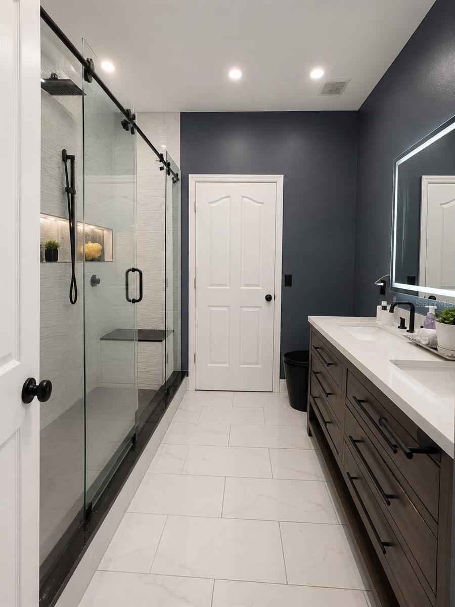 NEPTUNE POINTE - Residential