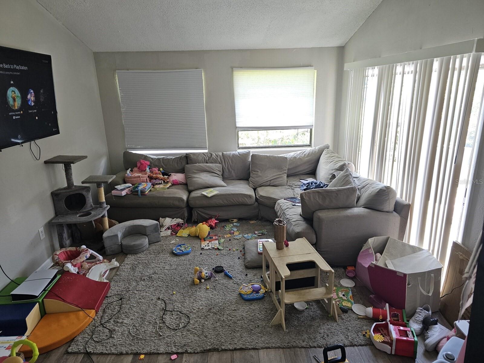 CRYSTAL LAKE ESTATES - Residential Income