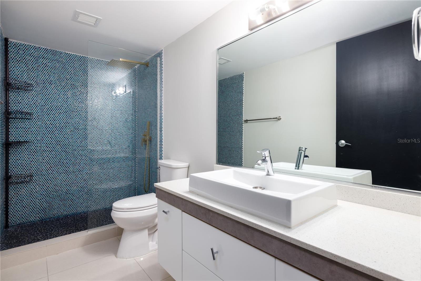 AQUABLUE COND. - Residential