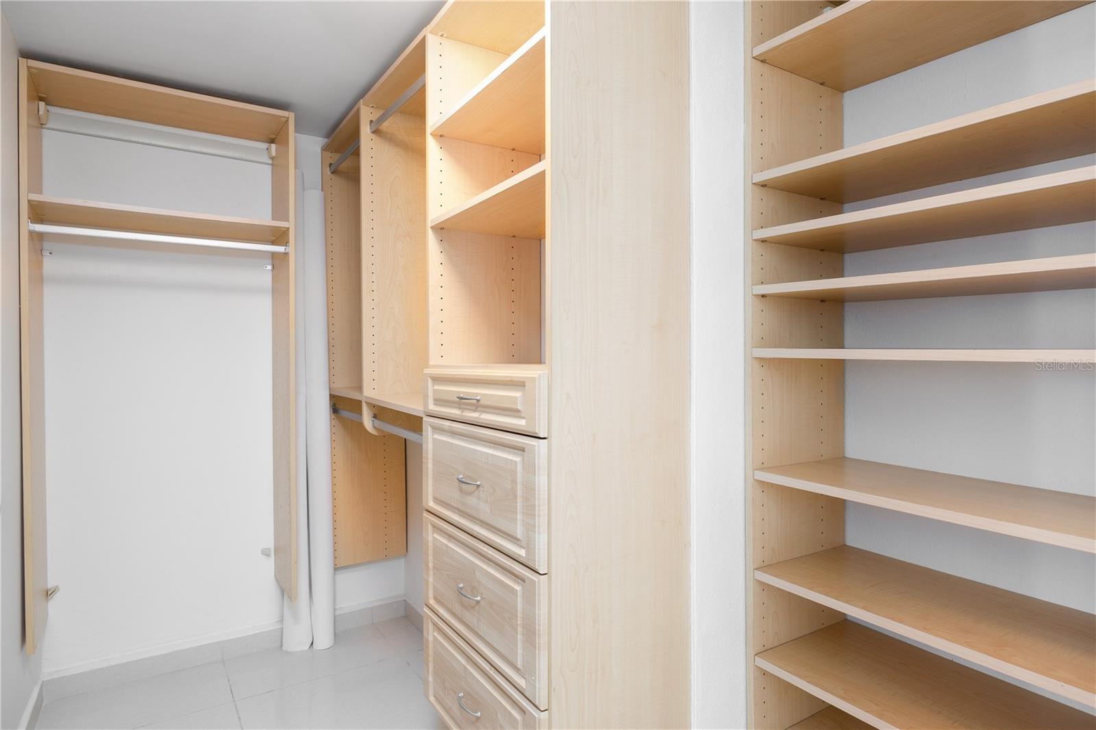 AQUABLUE COND. - Residential