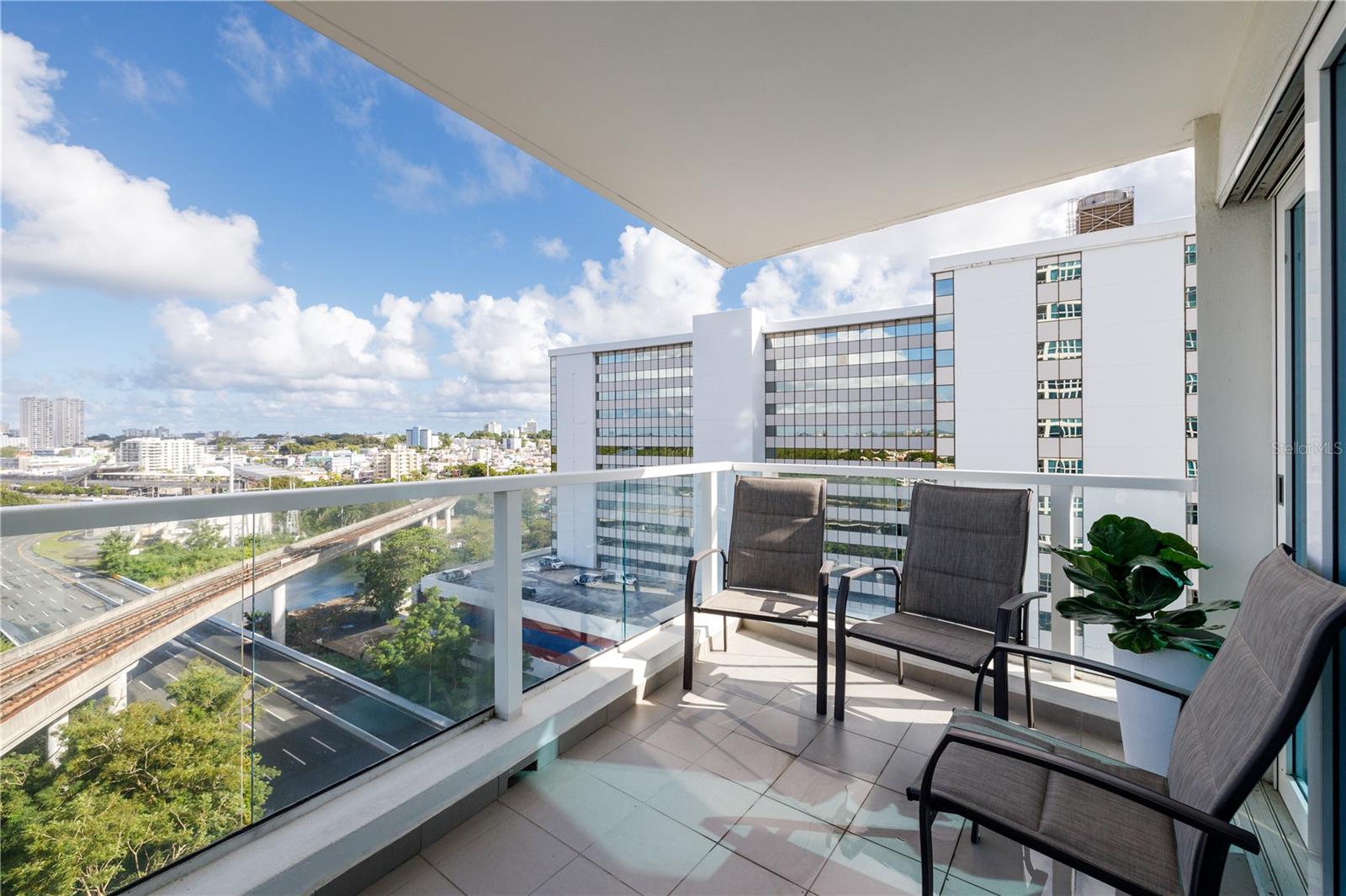 AQUABLUE COND. - Residential