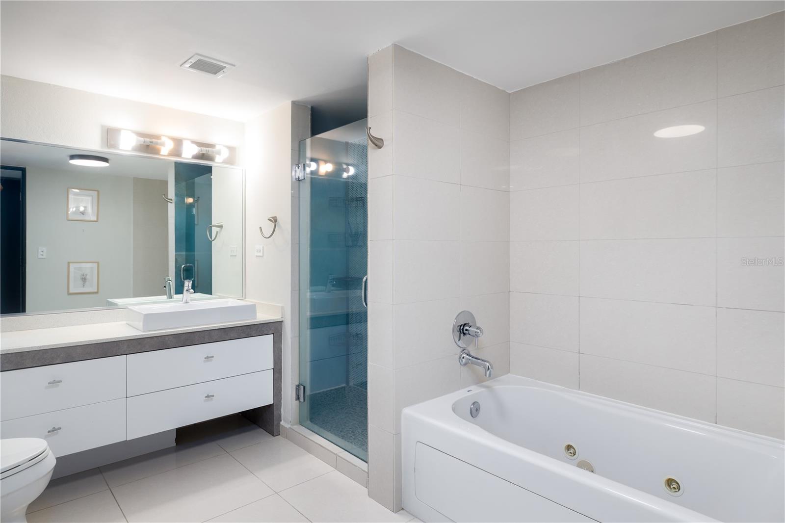 AQUABLUE COND. - Residential