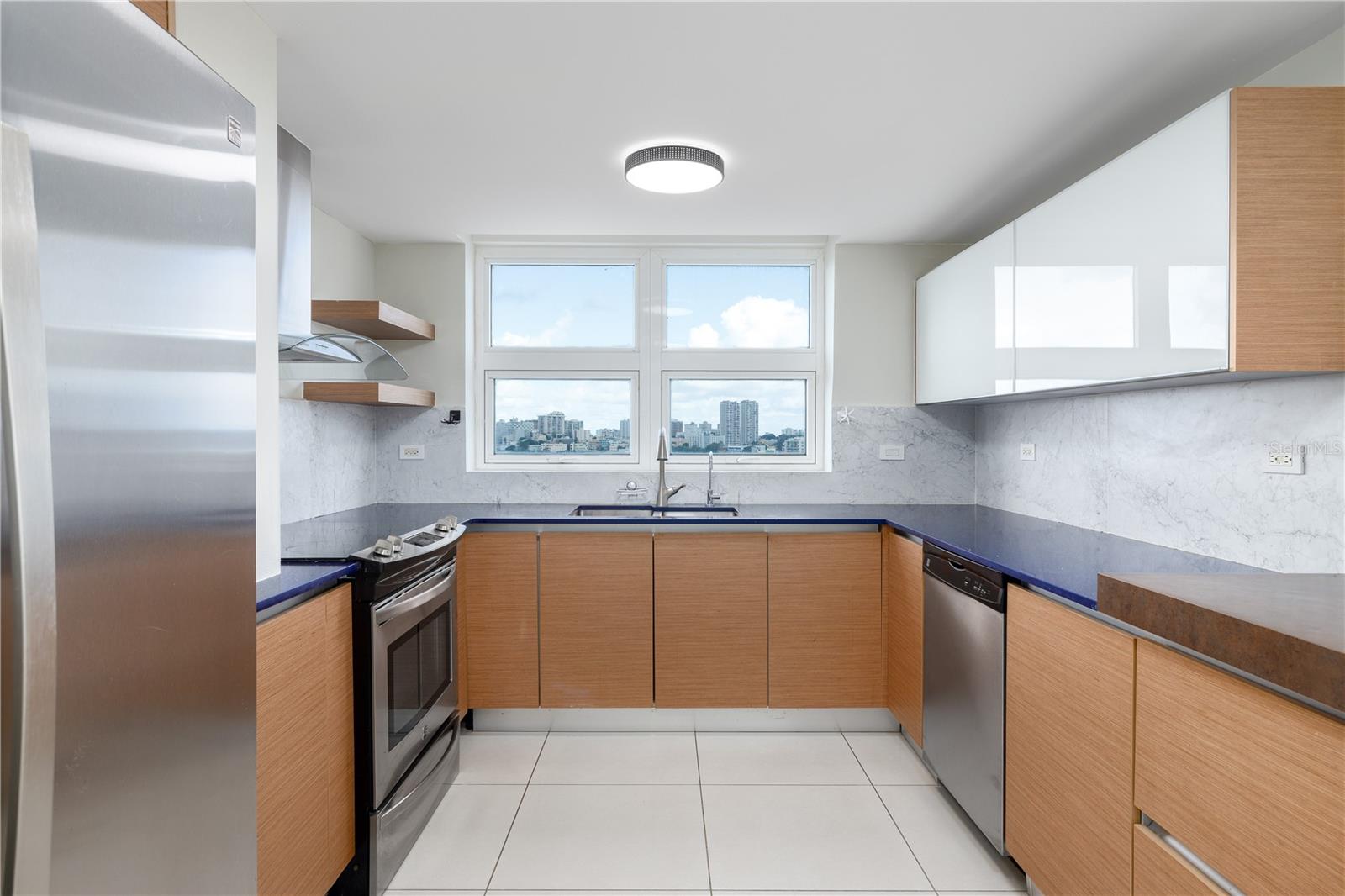 AQUABLUE COND. - Residential
