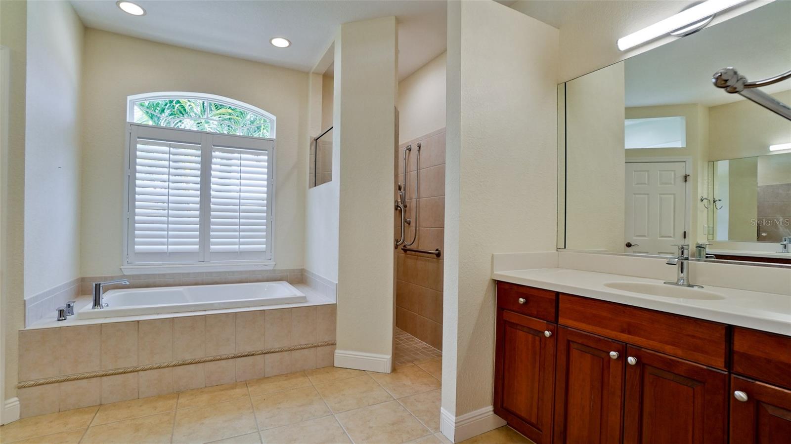ANCIENT OAKS UNIT ONE - Residential