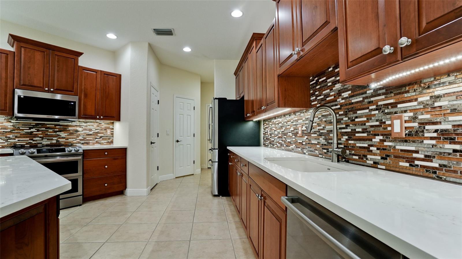 ANCIENT OAKS UNIT ONE - Residential