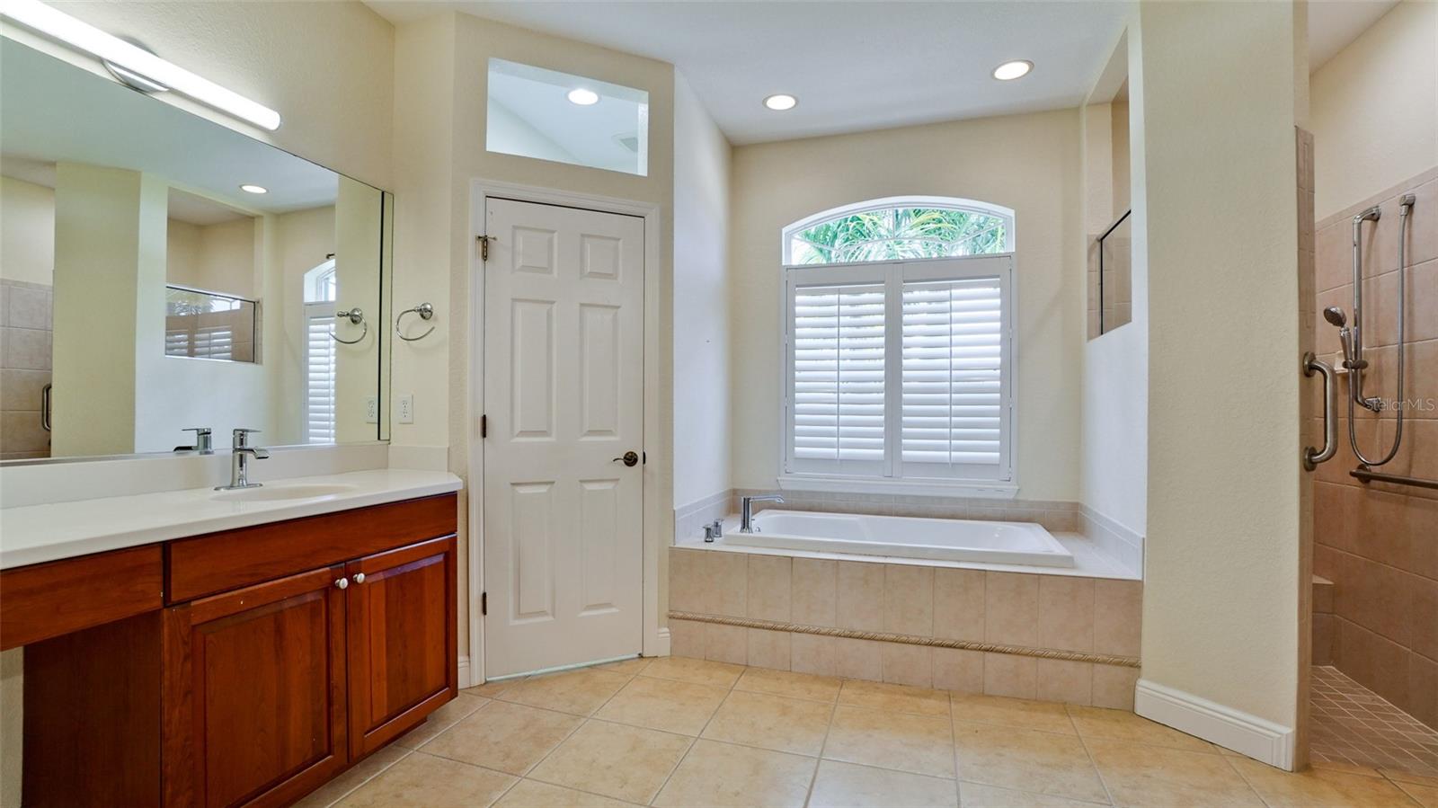 ANCIENT OAKS UNIT ONE - Residential