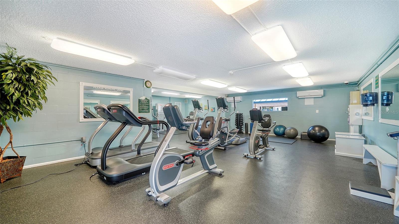 SARASOTA SURF & RACQUET - Residential