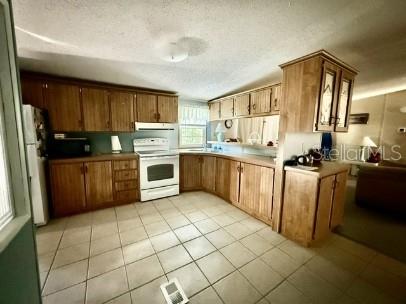 HILLTOP MANOR - Residential Lease