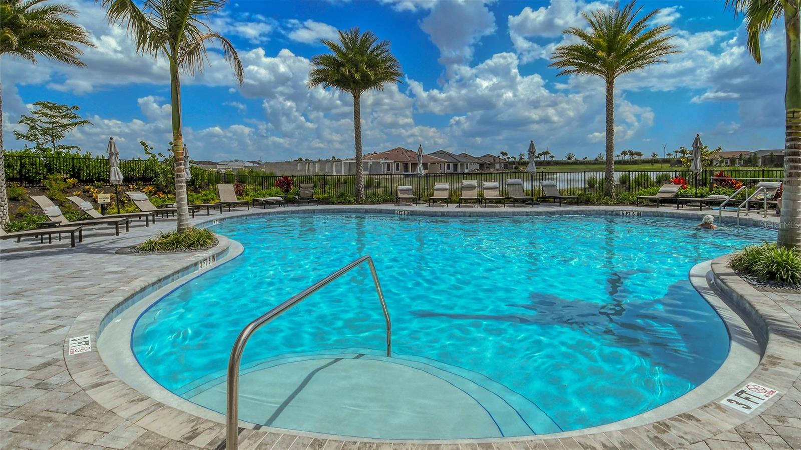 AZARIO ESPLANADE PH V - Residential