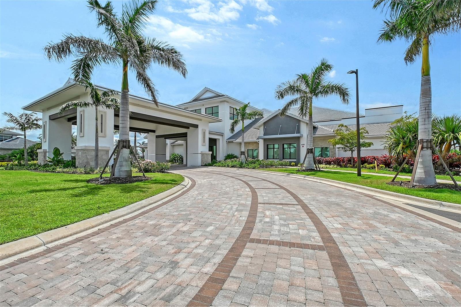 AZARIO ESPLANADE PH V - Residential