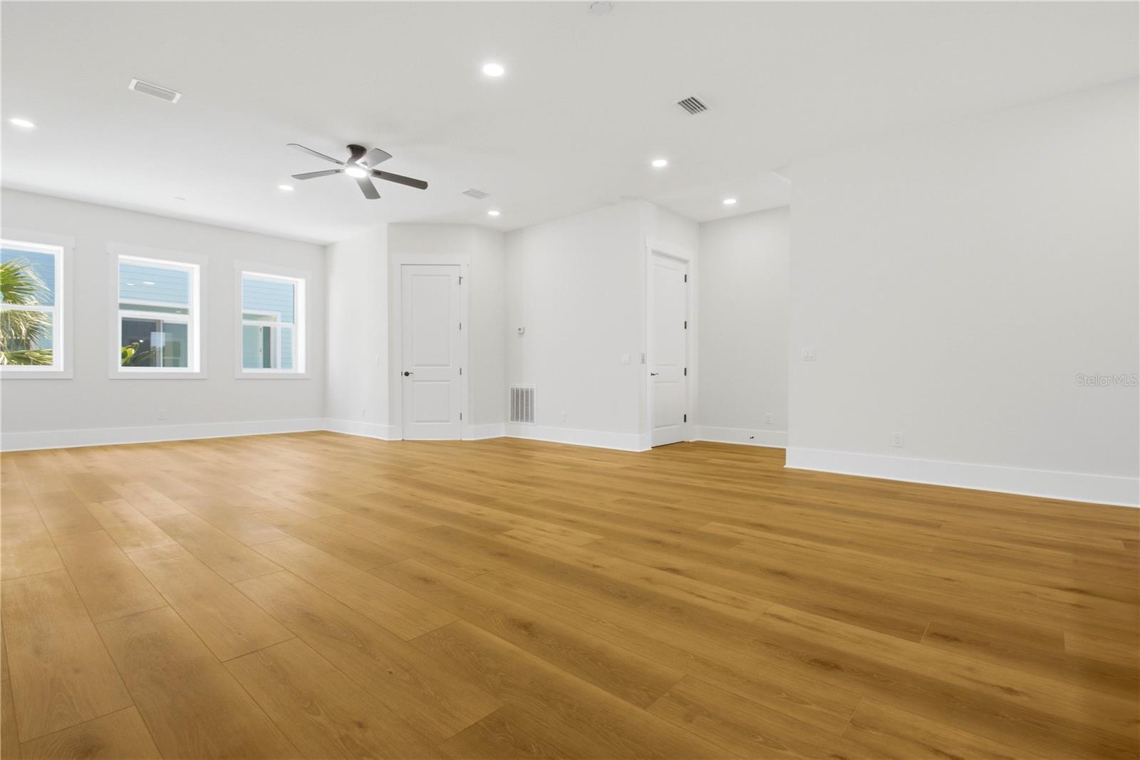 MIRA VISTA TWNHMS PH II - Residential