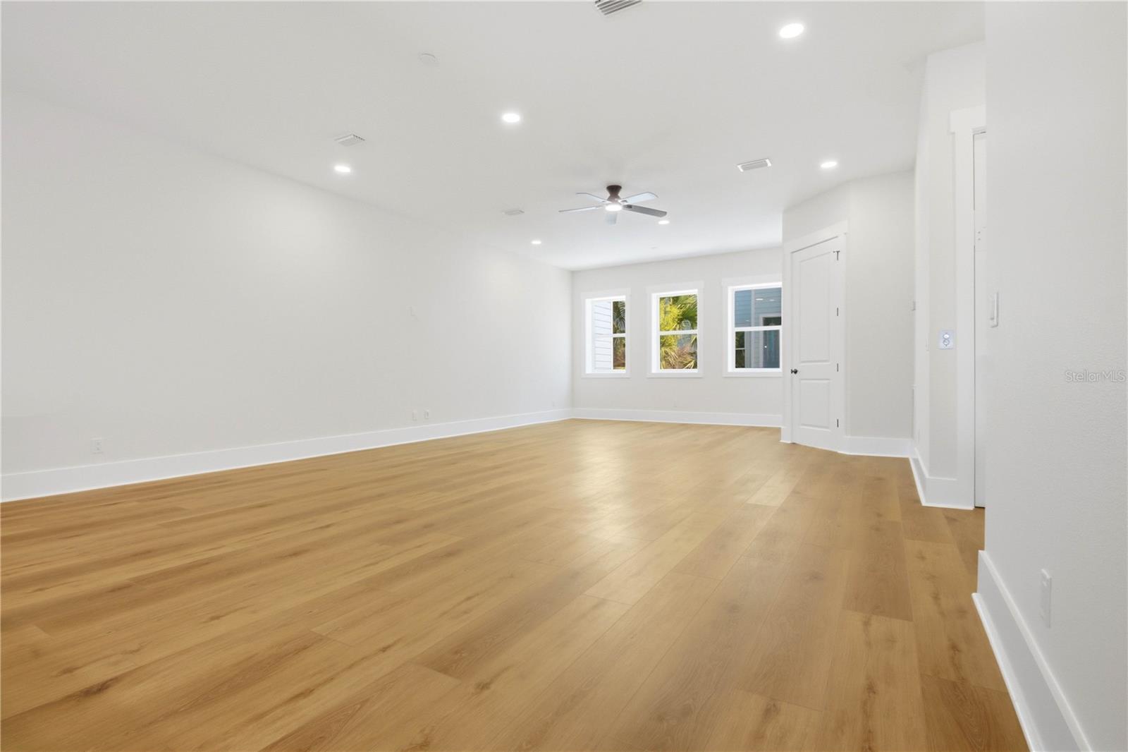 MIRA VISTA TWNHMS PH II - Residential