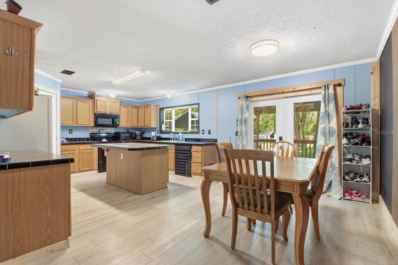 CRYSTAL MANOR UNIT 01 - Residential