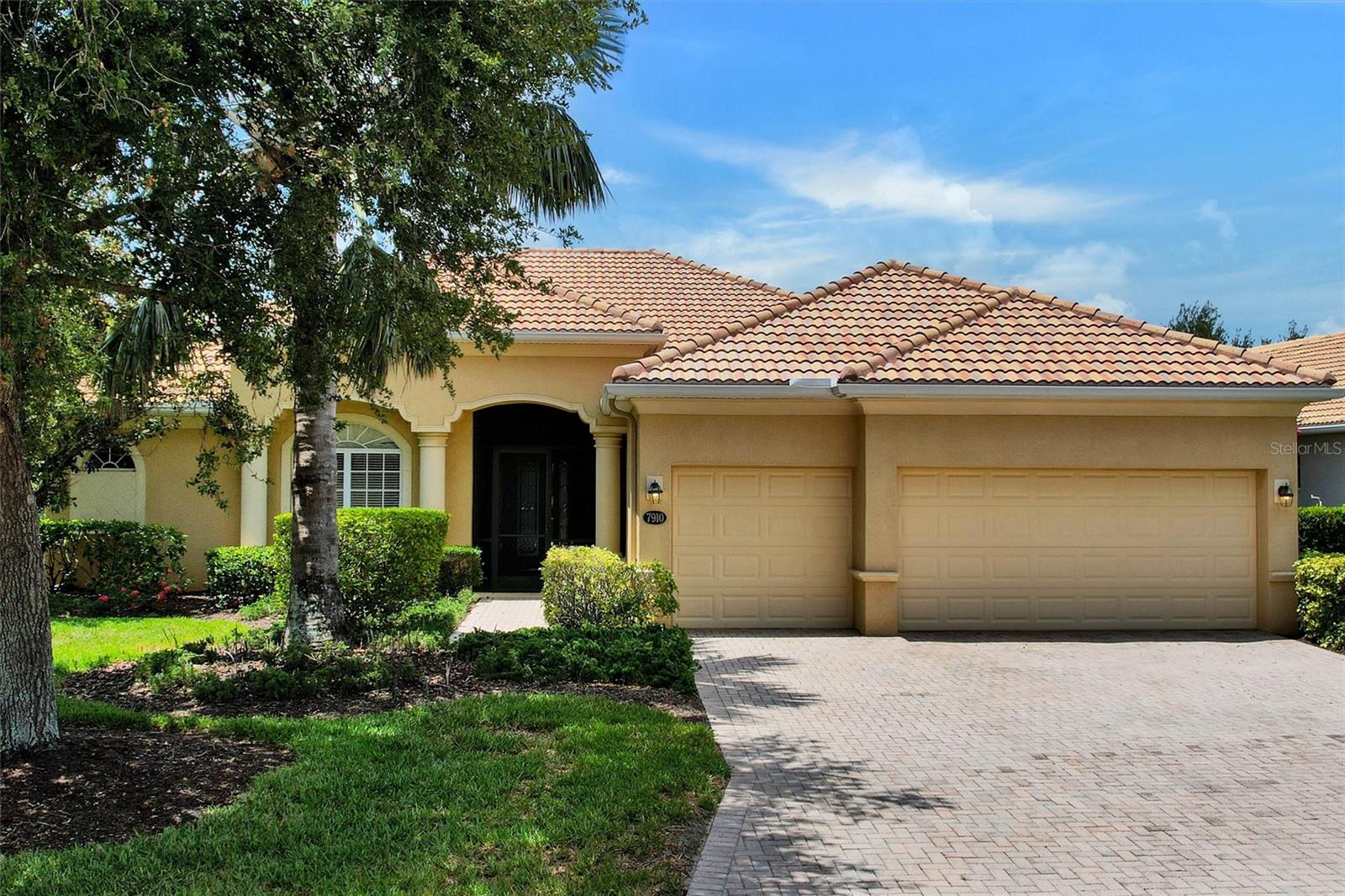 RIVER STRAND GOLF & COUNTRY CLUB - Residential