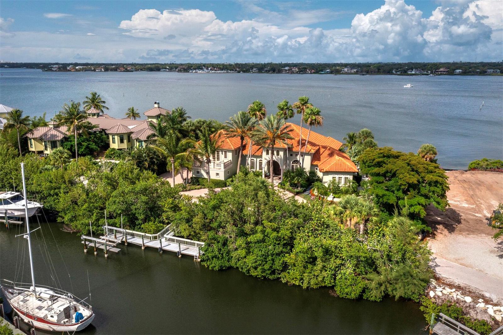 HIDDEN HARBOR - Residential