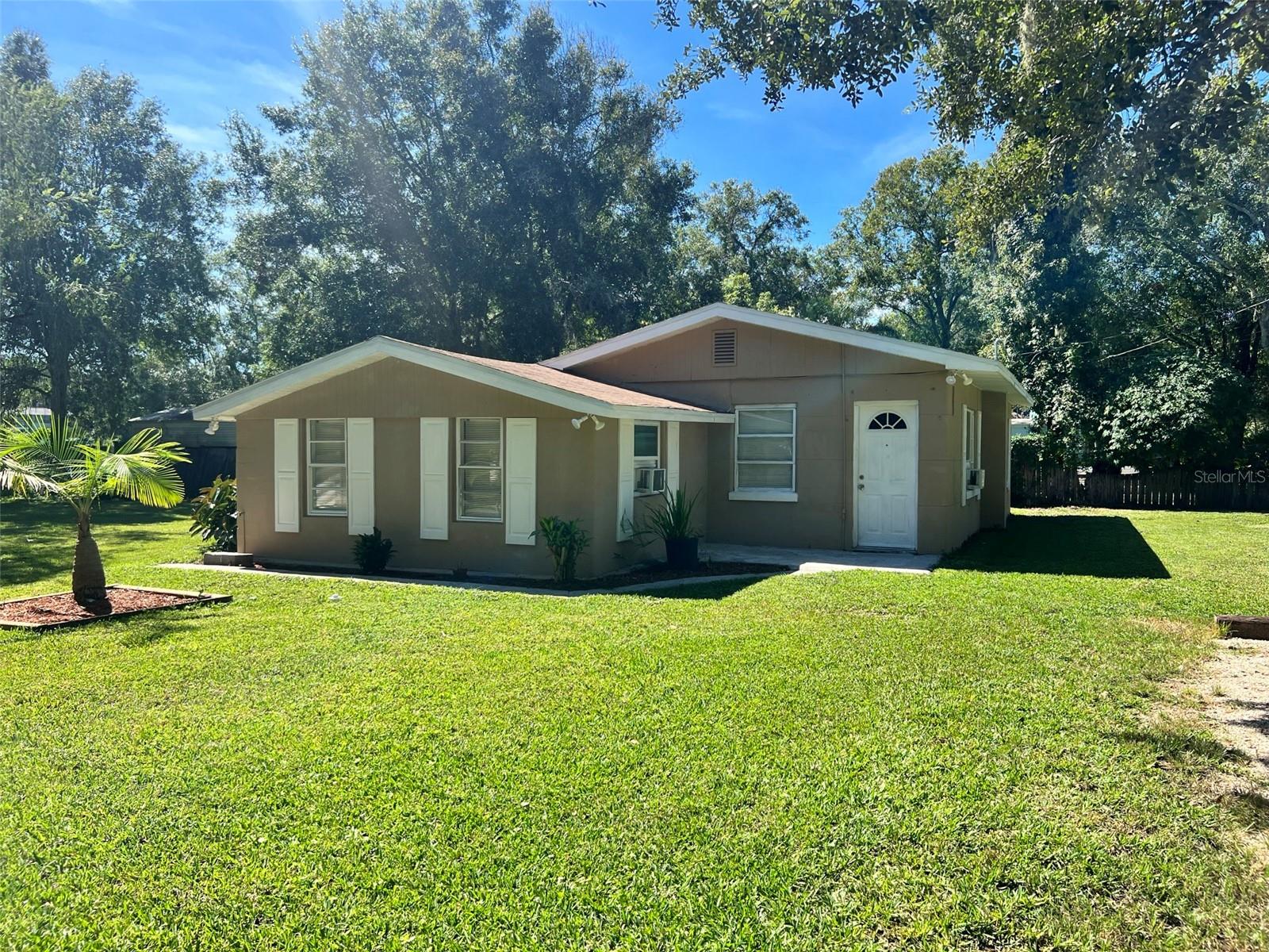 Welcome to this charming 3-bedroom, 1-bath rental home with a bonus Florida room, offering serene riverfront living. Enjoy direct access to the Hillsborough River. Enjoy the dock, perfect for fishing and water enthusiasts. The backyard is an oasis for outdoor gatherings, all while being conveniently located near Tampa's amenities. Don't miss this unique opportunity; contact us to schedule a showing today.