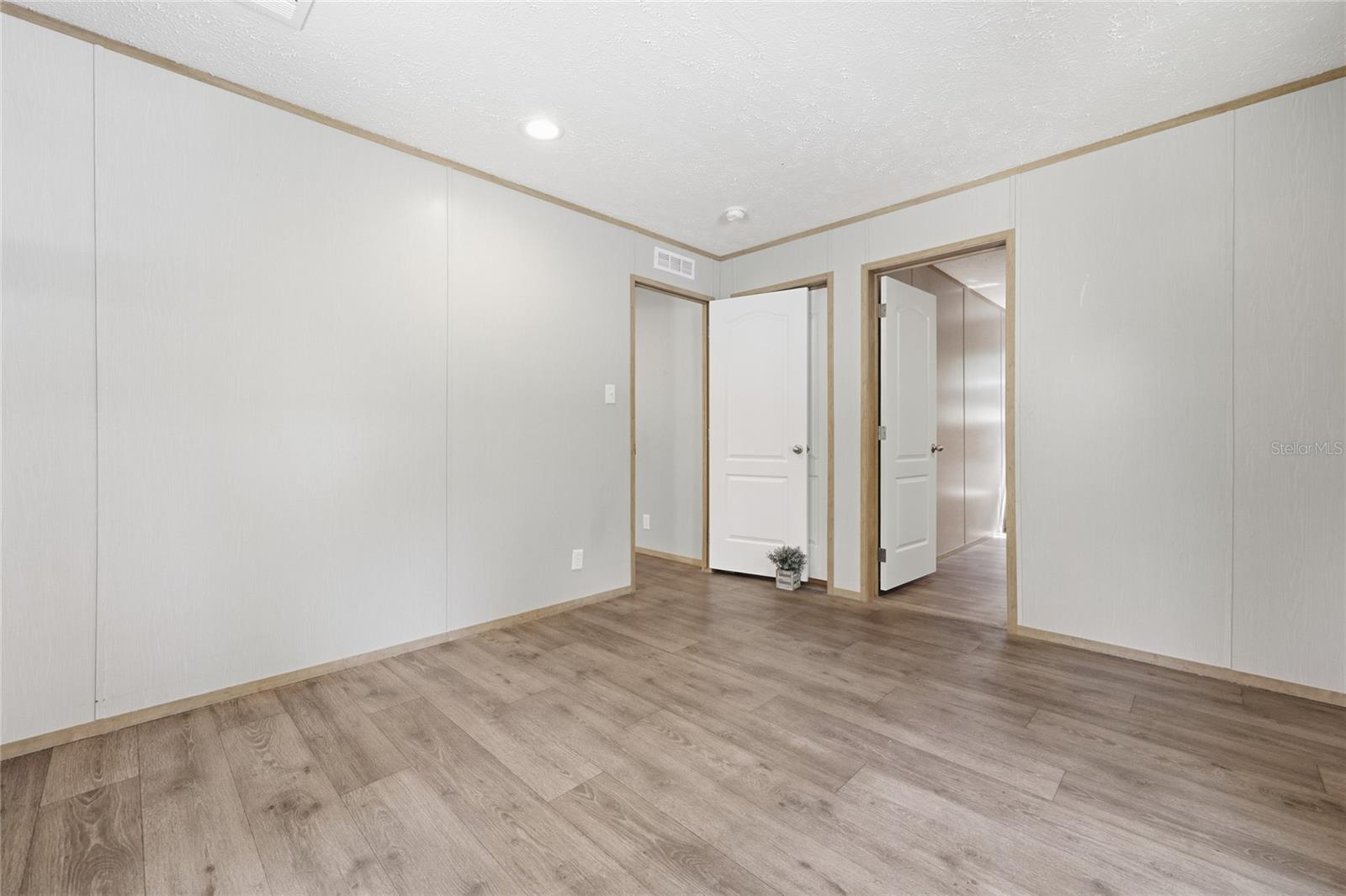 OAK MEADOWS - Residential