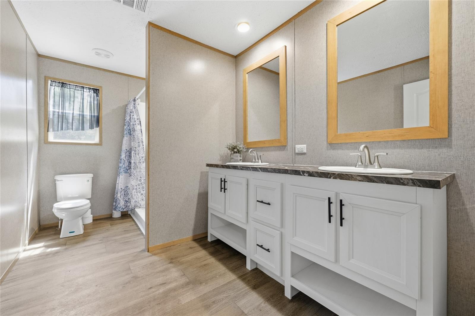 OAK MEADOWS - Residential