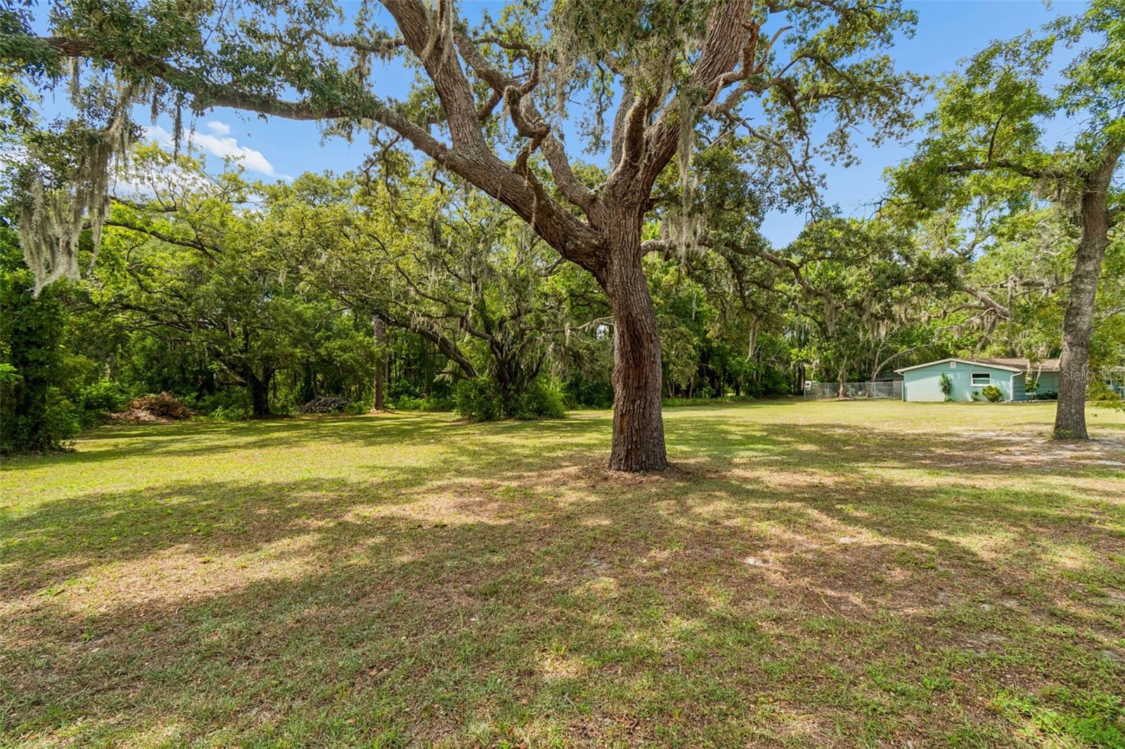 GOLDEN ACRES - Residential