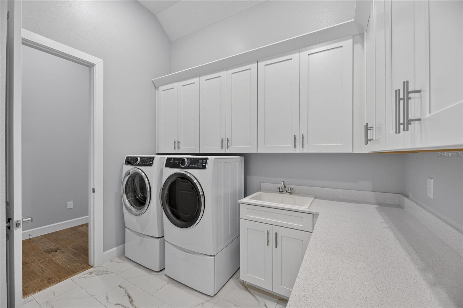 MIRABAY PH 3C-3 - Residential