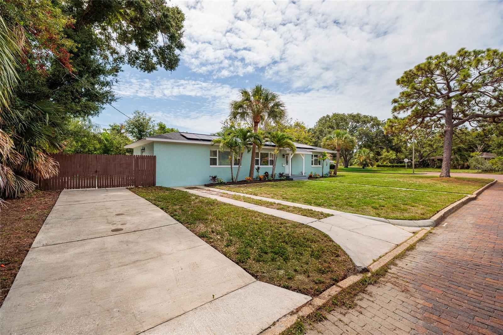 EAGLE CREST - Residential
