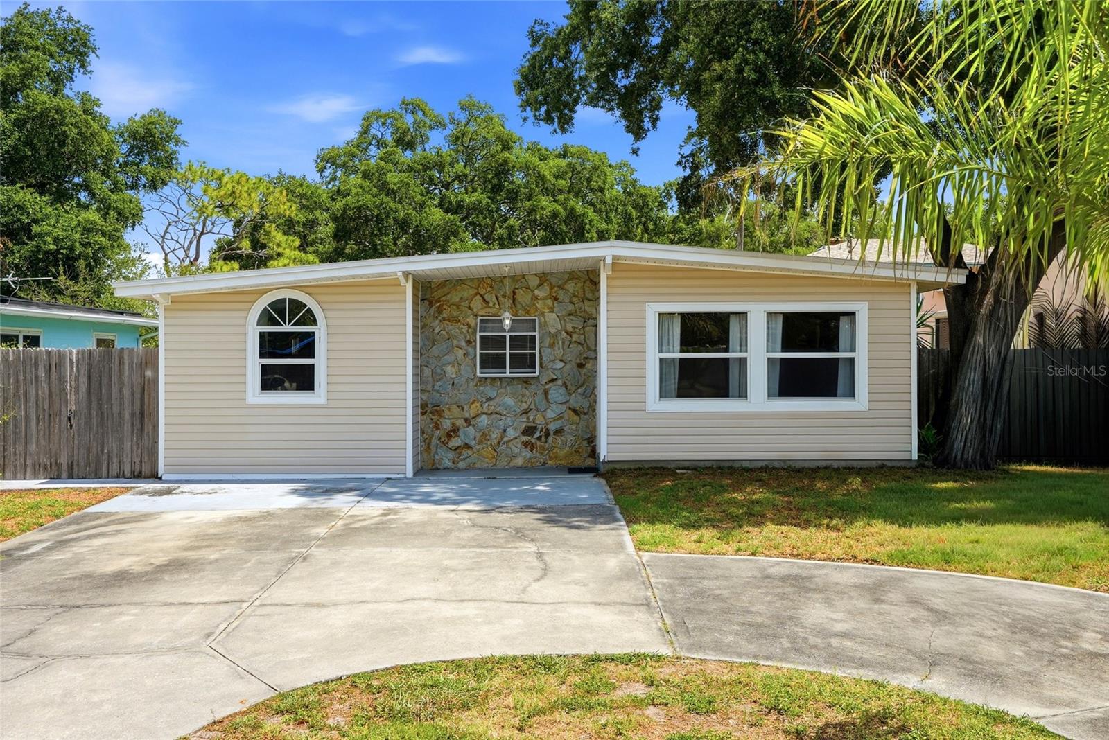GULF GROVE - Residential