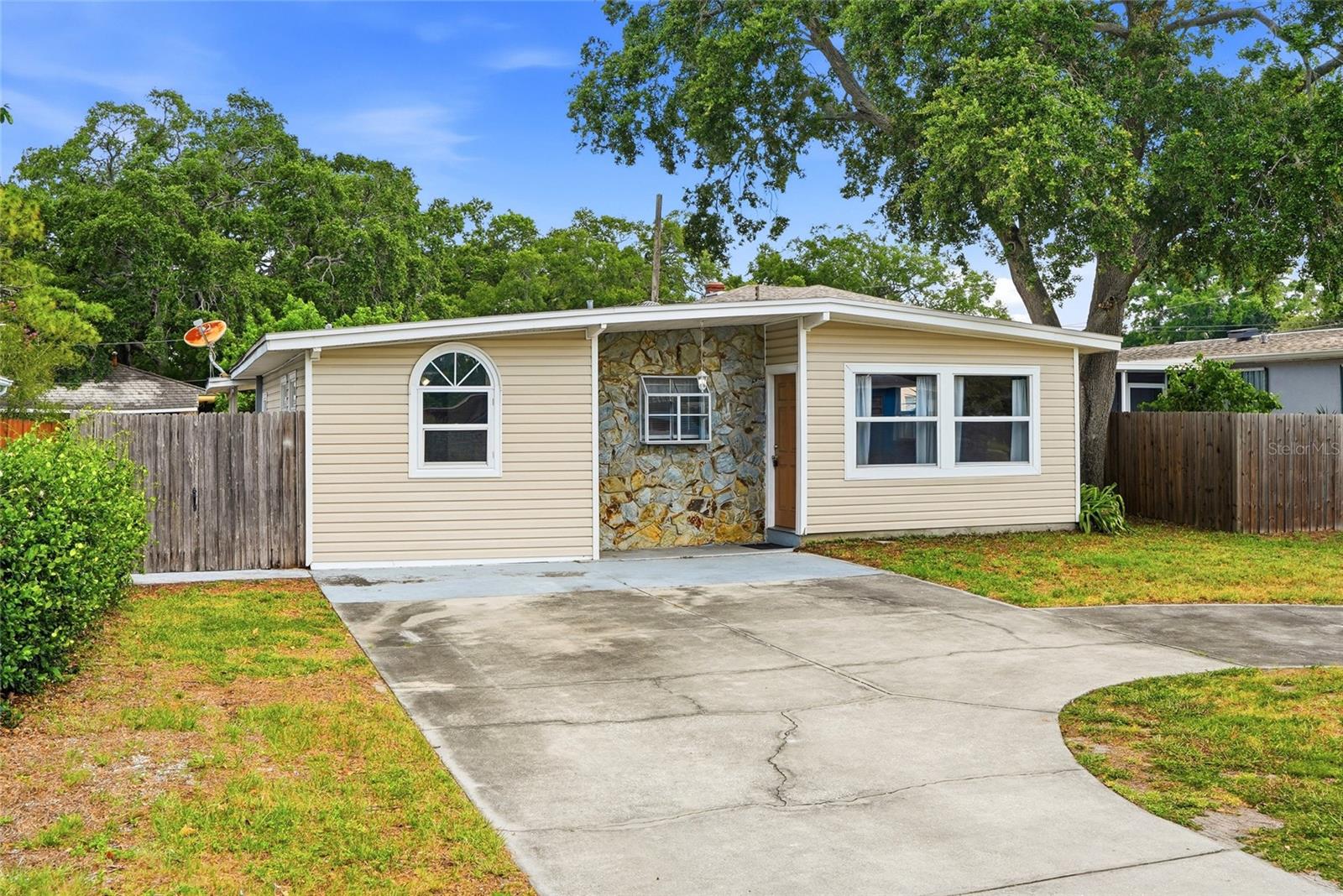 GULF GROVE - Residential