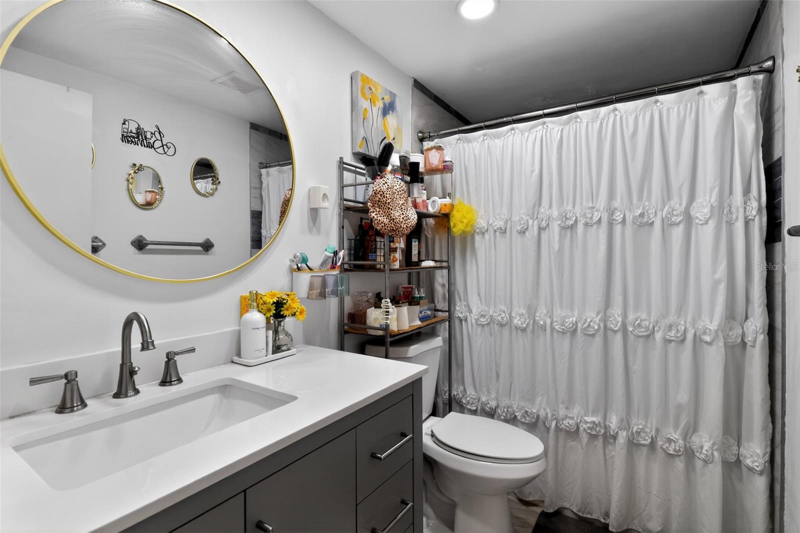 COLONIAL HILLS - Residential